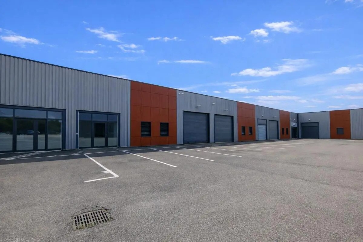 Light Industrial in Montrabé to rent Building Photo- Image 1 of 16