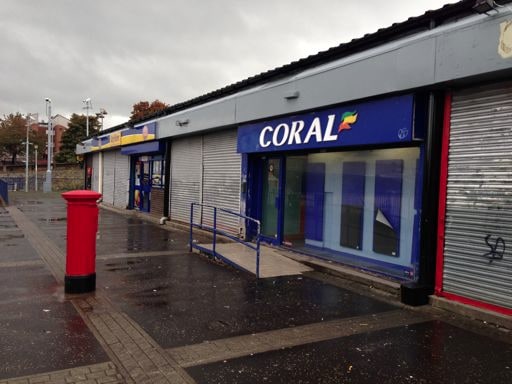 1-5 Ladyton Shopping Centre, Alexandria to rent - Primary Photo - Image 1 of 1