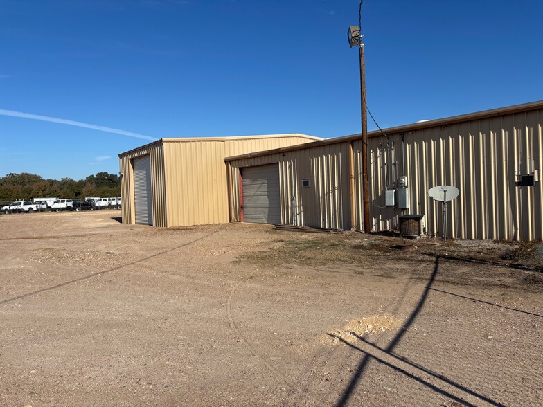 4447 W State Highway 71, La Grange, TX for rent - Building Photo - Image 3 of 27