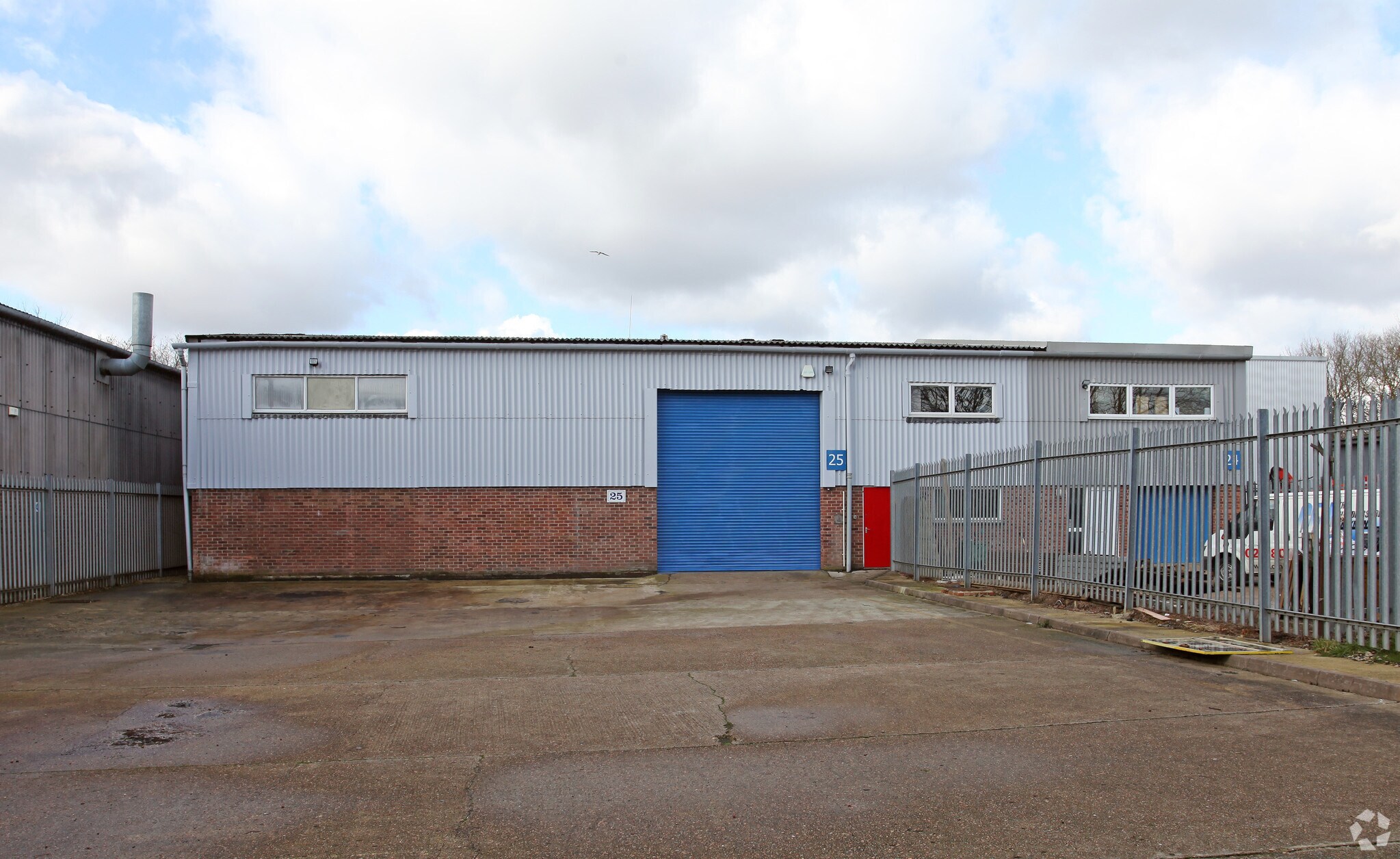 Parham Dr, Eastleigh for sale Primary Photo- Image 1 of 1