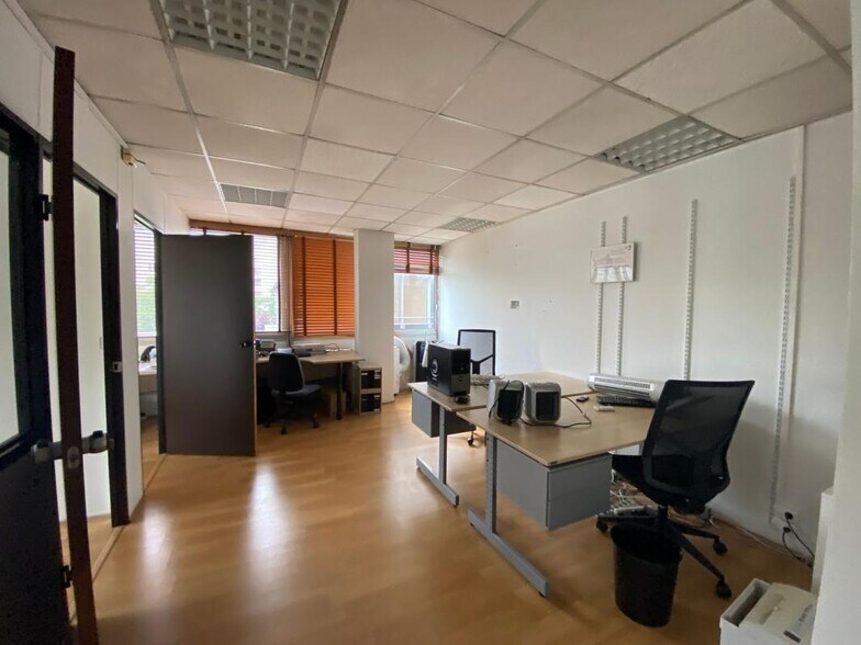 Light Industrial in Ivry-sur-Seine for sale - Interior Photo - Image 2 of 5