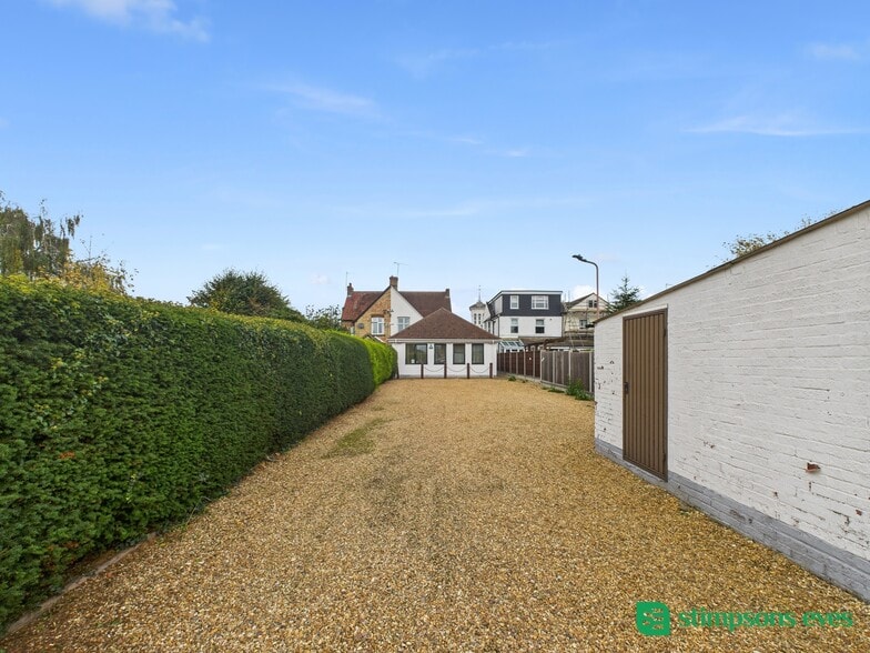 28-30 Hockliffe St, Leighton Buzzard to rent - Building Photo - Image 3 of 10