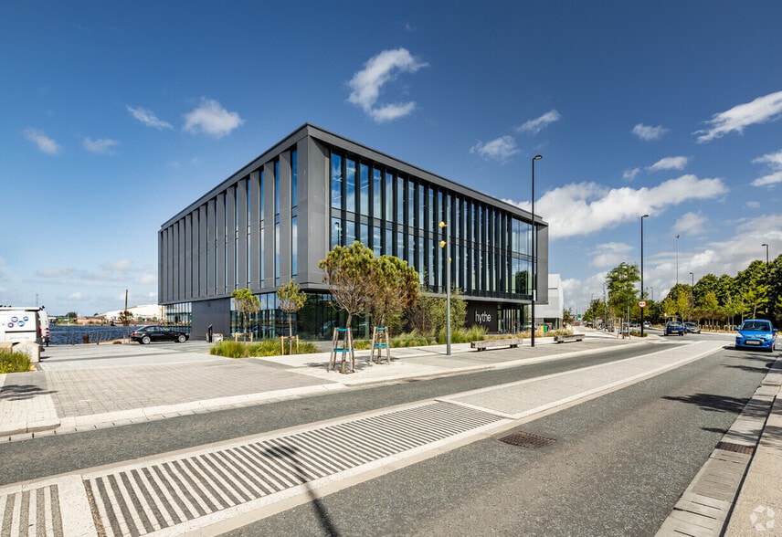 1 Tower Rd, Birkenhead to rent - Building Photo - Image 3 of 11