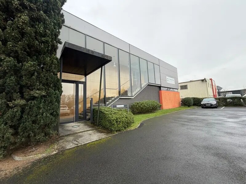 Office in Floirac to rent Building Photo- Image 1 of 8