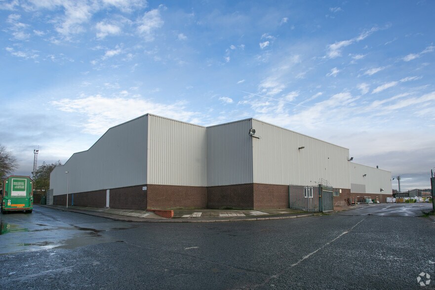 51 Downing St, Smethwick, B66 2PP UK