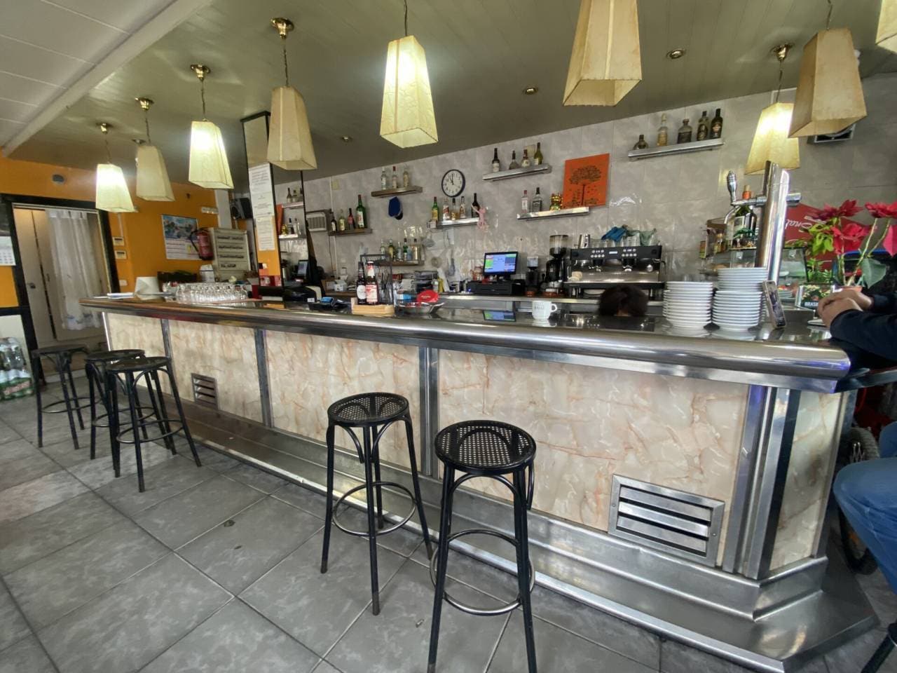 Retail in L'Hospitalet de Llobregat, Barcelona to rent Primary Photo- Image 1 of 3