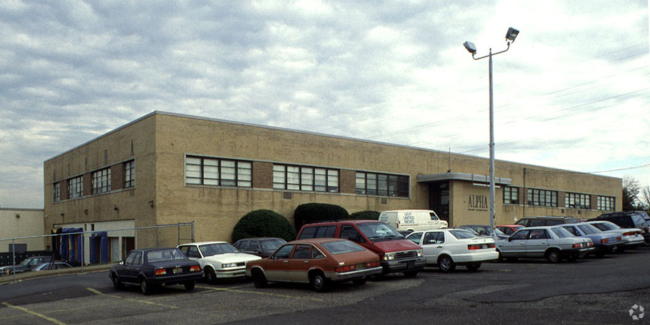 401-425 E Hunting Park Ave, Philadelphia, PA for rent - Primary Photo - Image 1 of 2