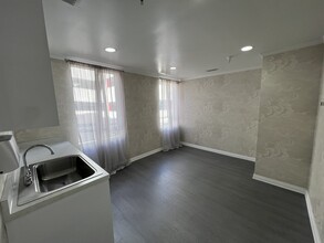 435 N Roxbury Dr, Beverly Hills, CA for rent Interior Photo- Image 2 of 8