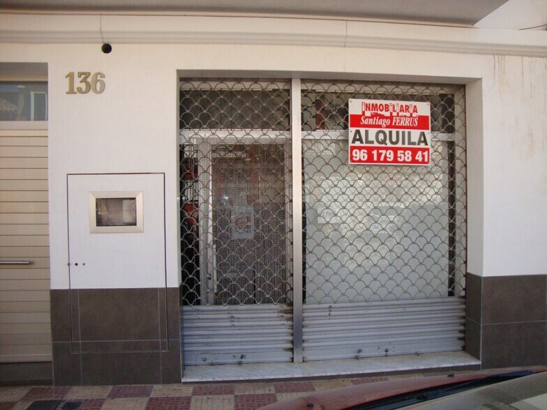 Retail in Almussafes, Valencia to rent - Primary Photo - Image 1 of 1