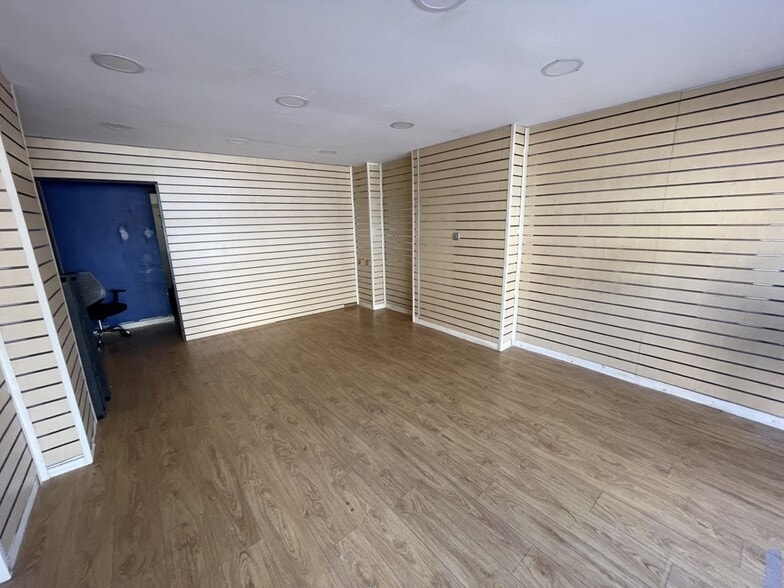 81 Berry Ln, Longridge to rent - Interior Photo - Image 2 of 2