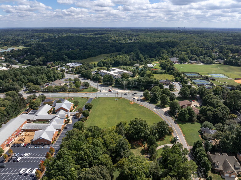 5908 Ballinger Rd, Greensboro, NC for rent - Building Photo - Image 3 of 7