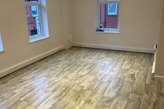 1-6 Charlotte Mews, Exeter to rent Interior Photo- Image 1 of 2