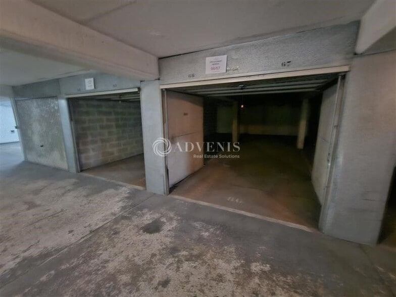 Light Industrial in Vincennes to rent - Building Photo - Image 2 of 5