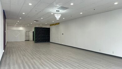 2120-2324 SW 336th St, Federal Way, WA to rent Interior Photo- Image 2 of 5