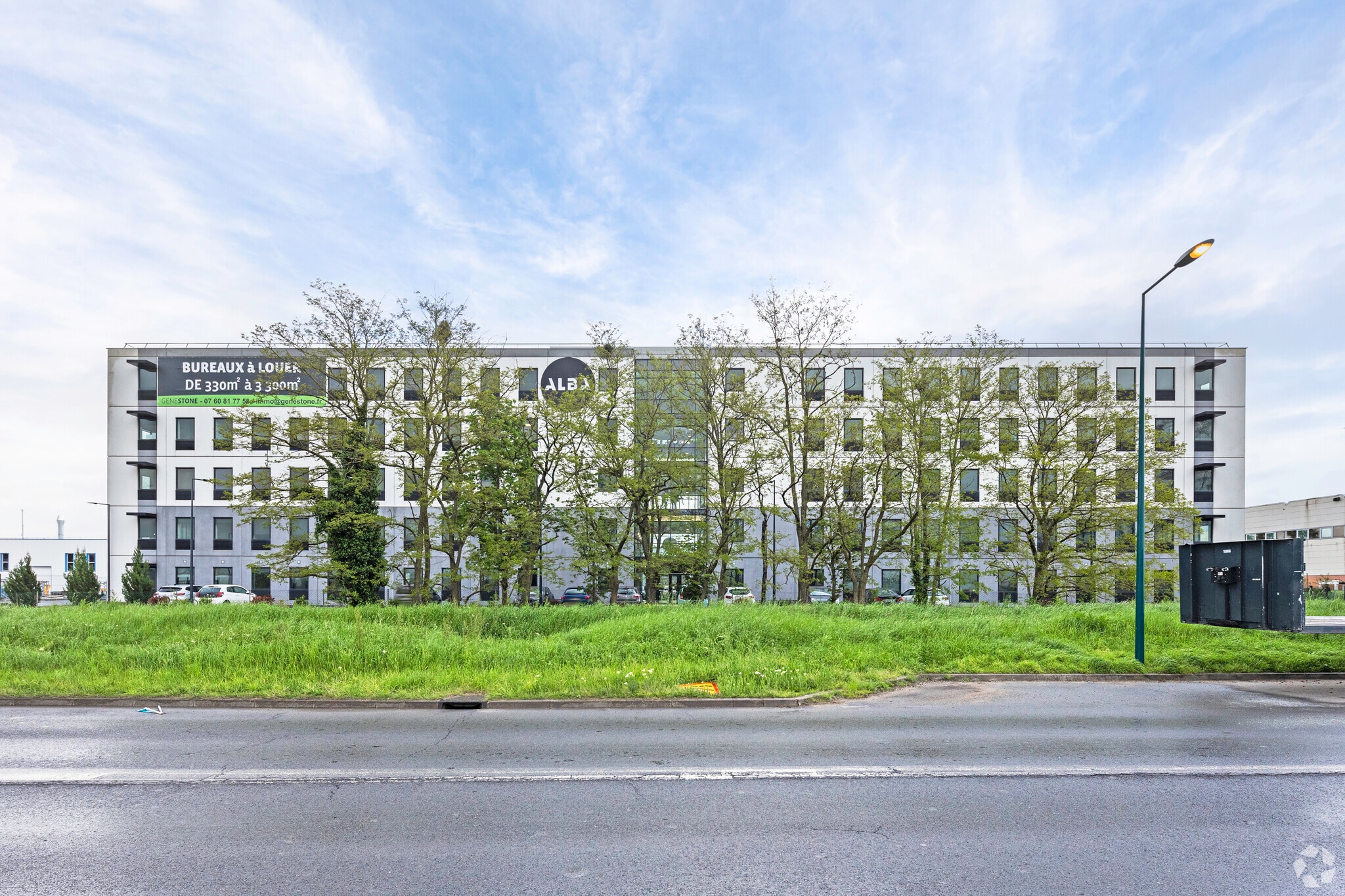 14-16 Rue De L'Equerre, SAINT-OUEN-L'AUMONE to rent Primary Photo- Image 1 of 10