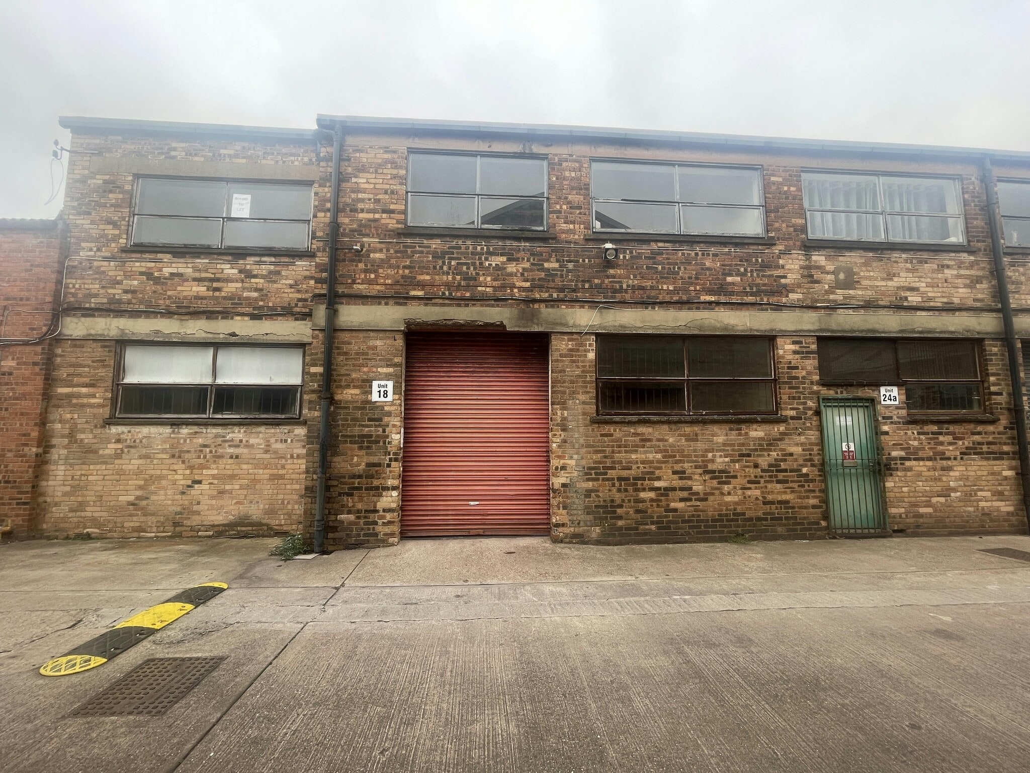 Whieldon Rd, Stoke On Trent to rent Building Photo- Image 1 of 4