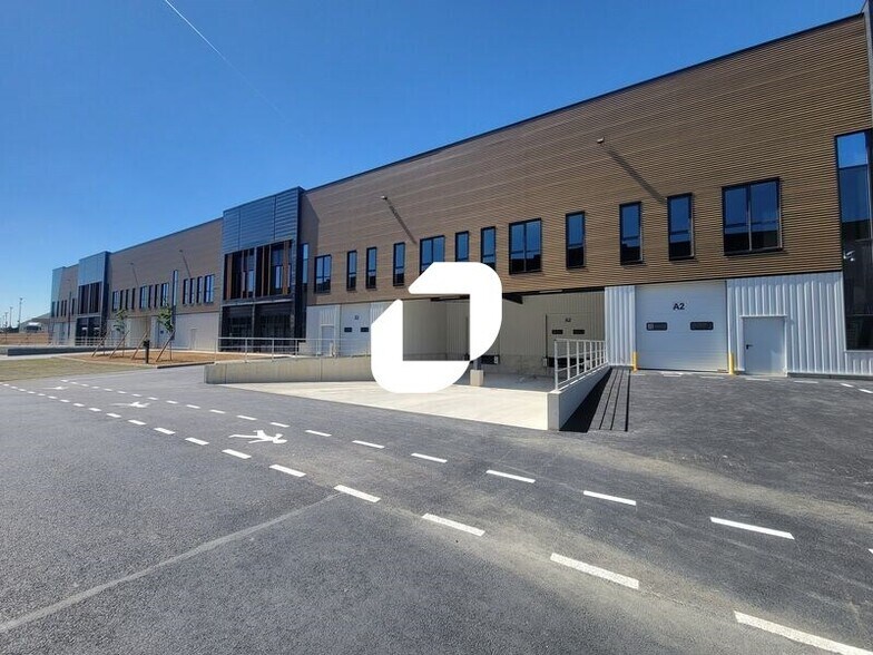 Light Industrial in Wissous to rent - Building Photo - Image 3 of 17
