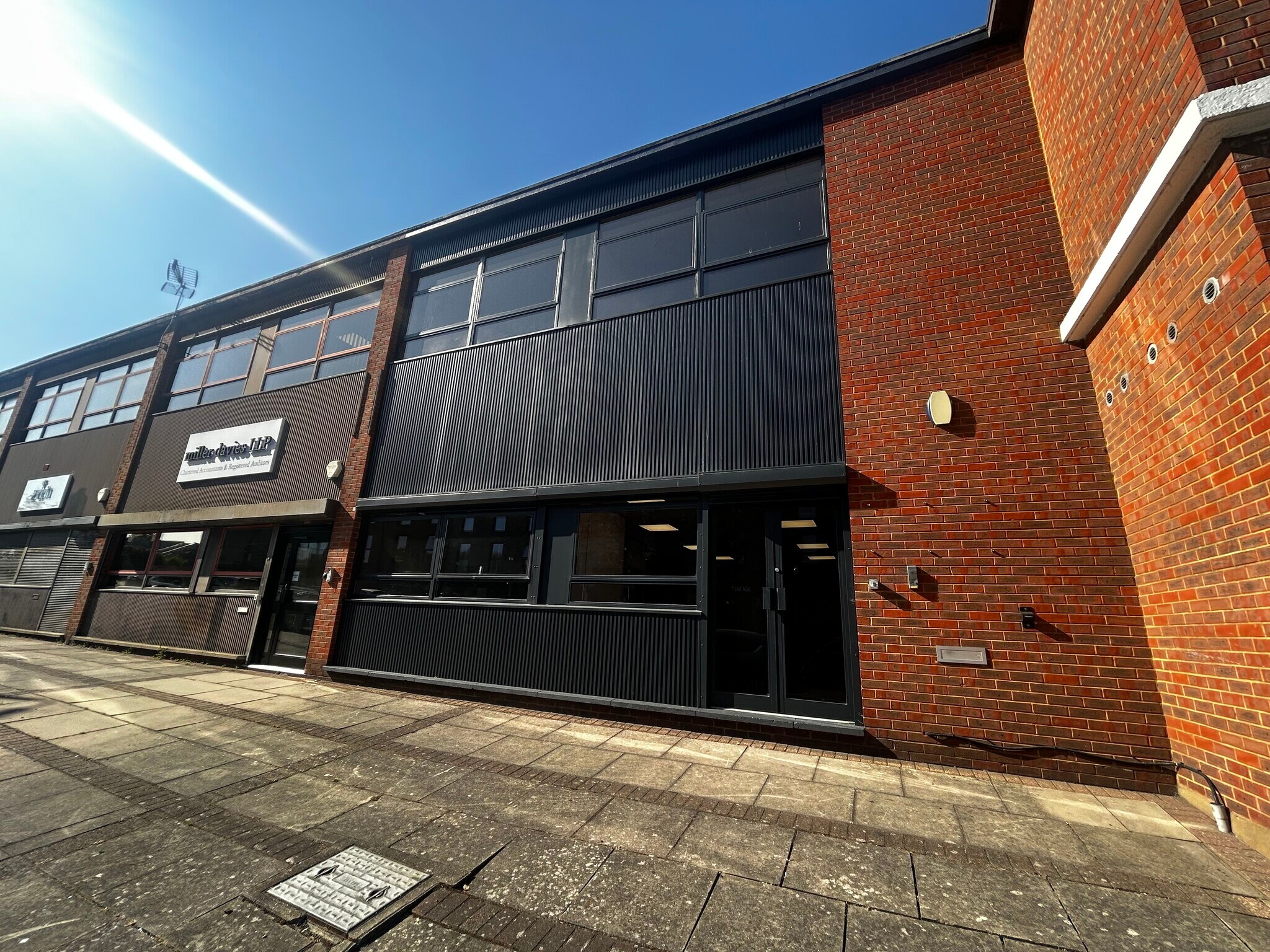 Worsley Bridge Rd, London to rent Primary Photo- Image 1 of 6