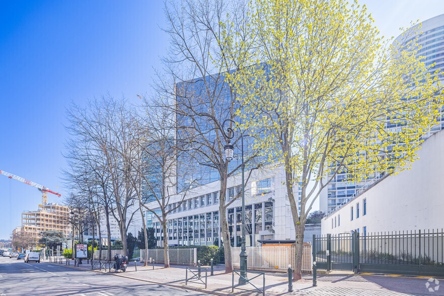 13-15 Rue Jean Jaurès,, Puteaux to rent - Building Photo - Image 3 of 22