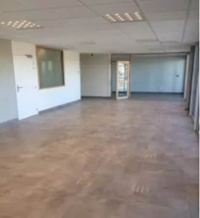 Location Bureaux 247 m² - Photo 1