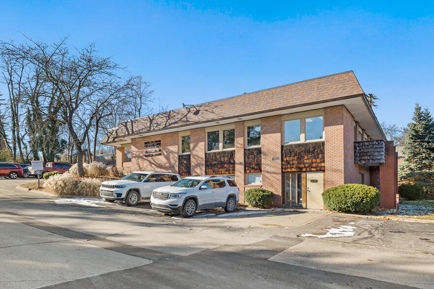 341 Cline Ave, Mansfield, OH for sale - Building Photo - Image 1 of 1