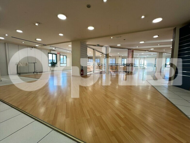 Retail in Sainte-Geneviève-des-Bois for sale - Building Photo - Image 3 of 21