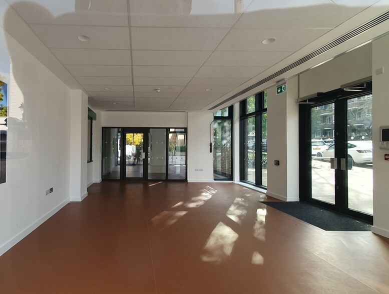 1 Maitland Park Rd, London to rent - Interior Photo - Image 3 of 4