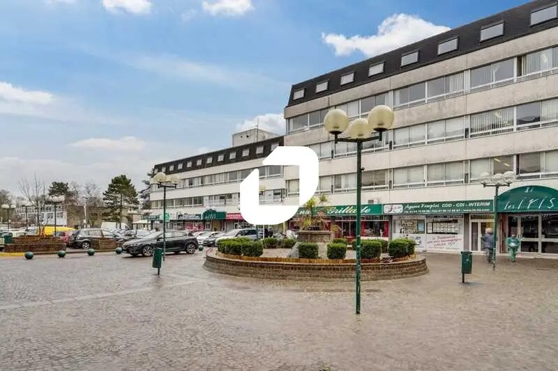 Office in Ris-Orangis to rent - Building Photo - Image 1 of 13