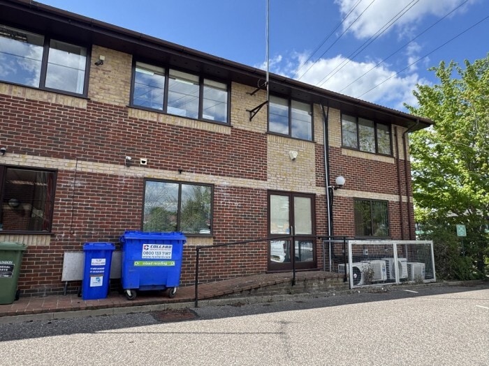 Oaklands Park, Wokingham for sale - Building Photo - Image 2 of 3
