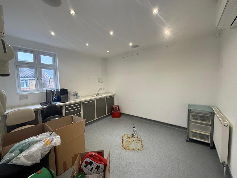 69 Perry St, Northfleet to rent - Building Photo - Image 3 of 6