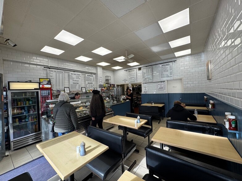 1-18 Market Sq, London to rent - Building Photo - Image 2 of 2