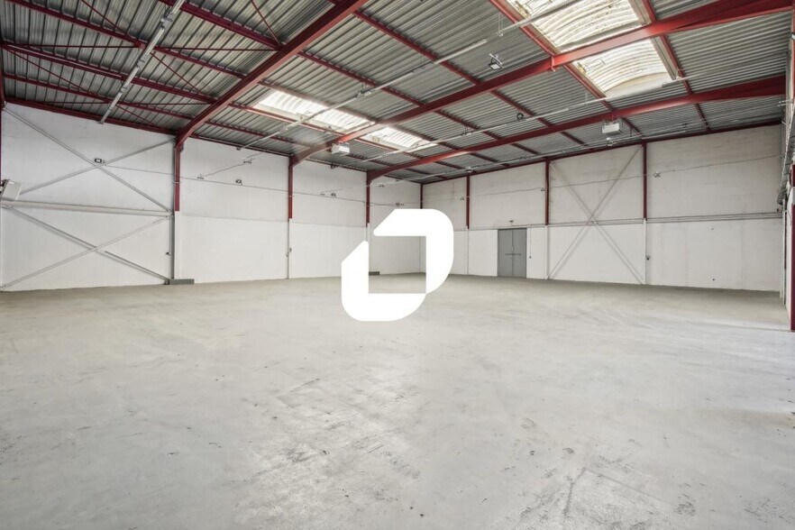 Light Industrial in Créteil to rent - Interior Photo - Image 2 of 10