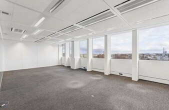 Office in Puteaux to rent Interior Photo- Image 1 of 8
