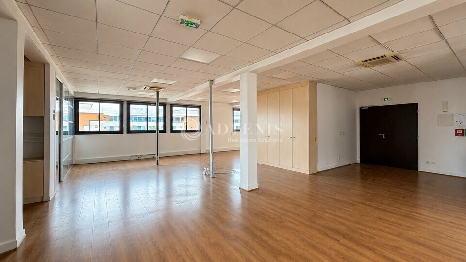 Office in Malakoff to rent Interior Photo- Image 1 of 8