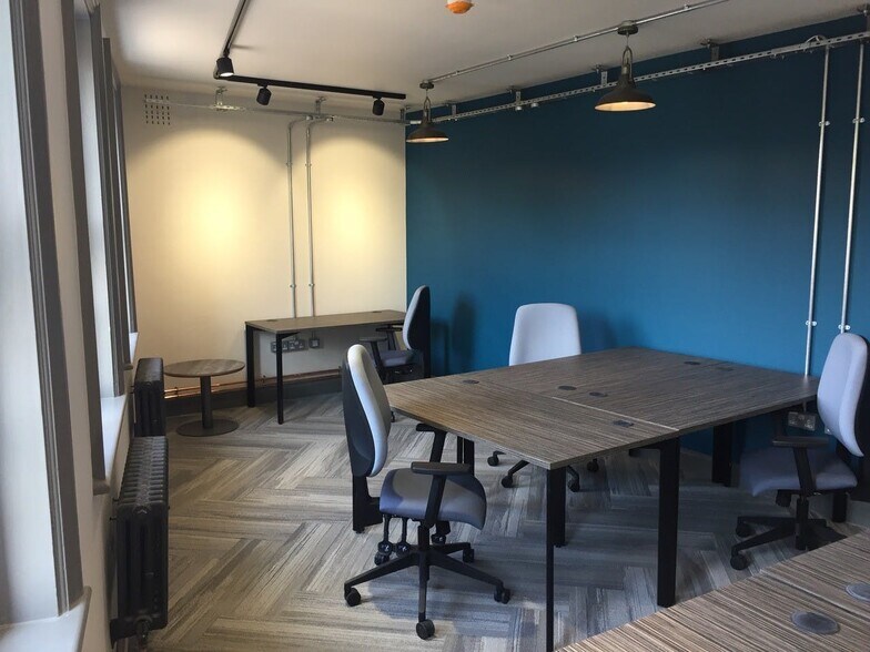 Market Sq, Aylesbury to rent - Interior Photo - Image 2 of 14