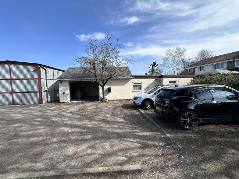 31 Stoke Rd, Aylesbury to rent - Building Photo - Image 2 of 6