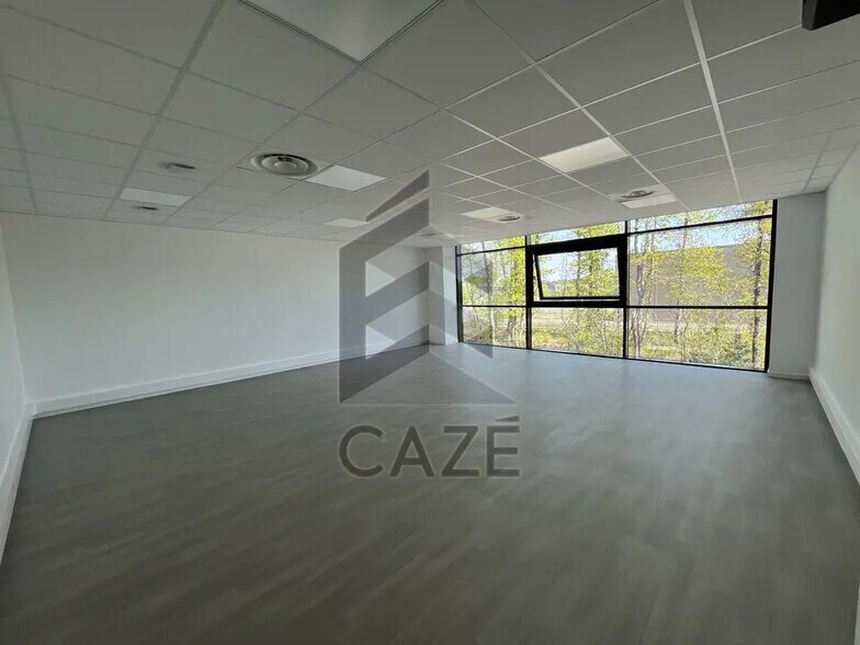 Light Industrial in Mérignac to rent - Interior Photo - Image 2 of 6