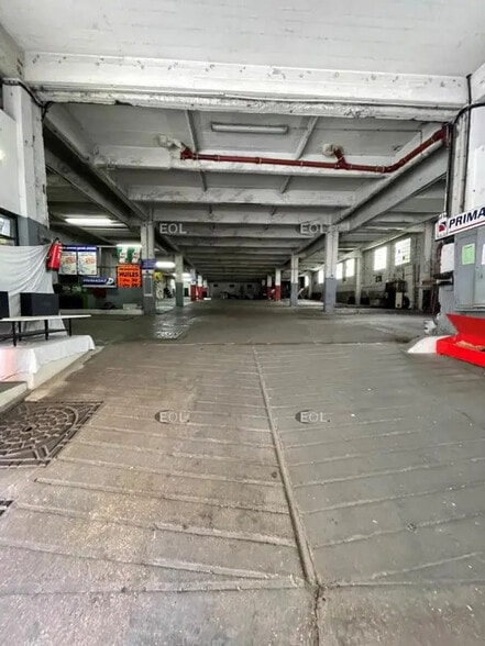 Light Industrial in Paris to rent - Building Photo - Image 3 of 6