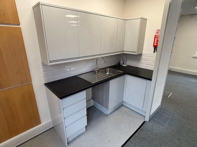 Liston Road, Marlow to rent - Building Photo - Image 2 of 2