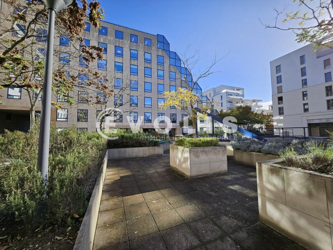 Office in Antony for sale Building Photo- Image 1 of 28