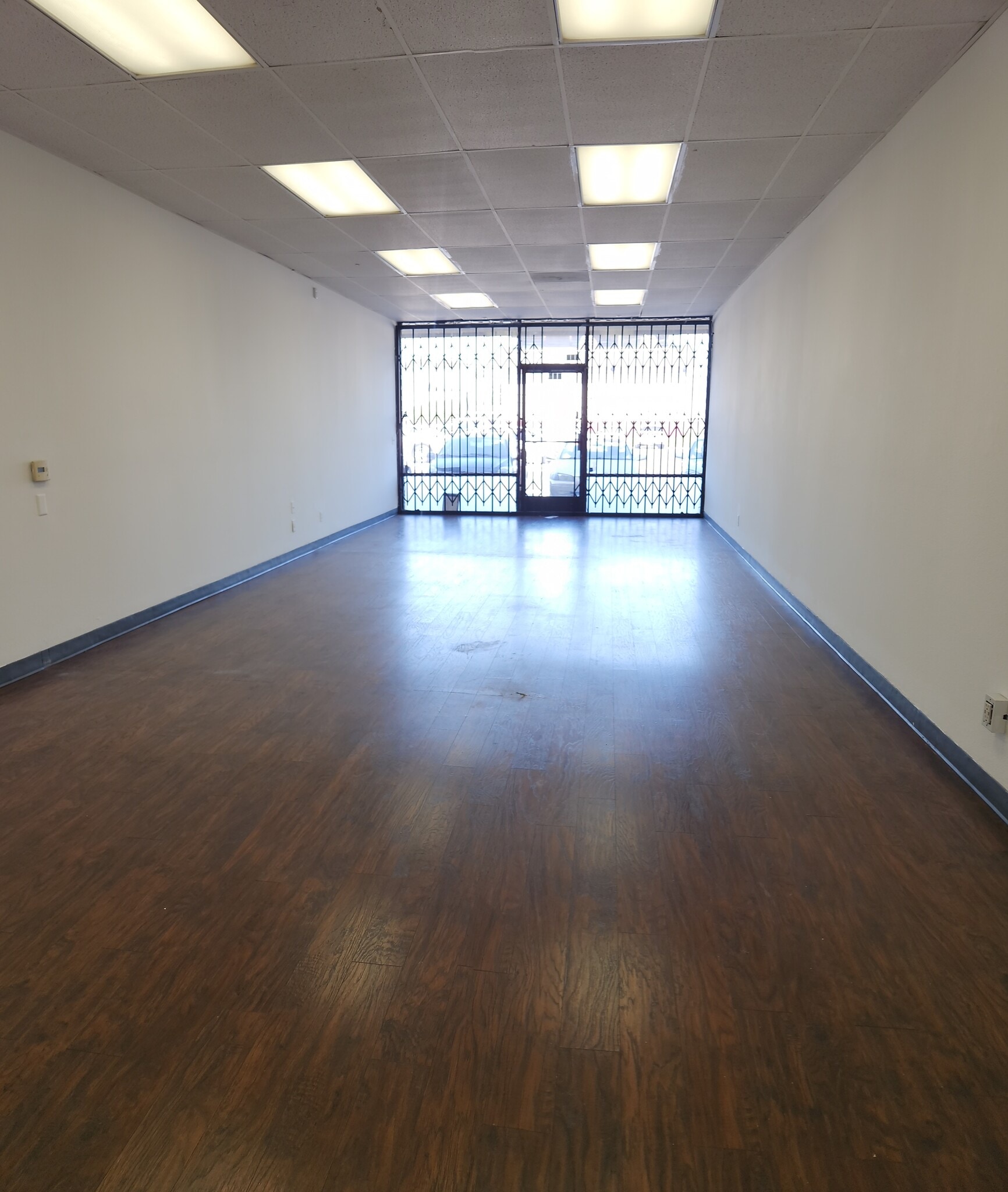 2150 E South St, Long Beach, CA to rent Interior Photo- Image 1 of 5