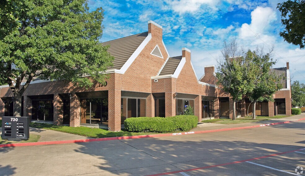 700-730 E Park Blvd, Plano, TX for rent - Building Photo - Image 3 of 5