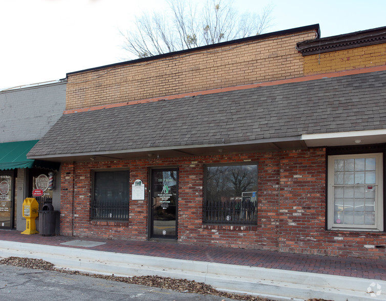 121 N Main St, Jonesboro, GA for rent - Building Photo - Image 2 of 4