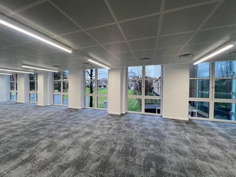 4-7 Chiswell St, London to rent - Building Photo - Image 2 of 12