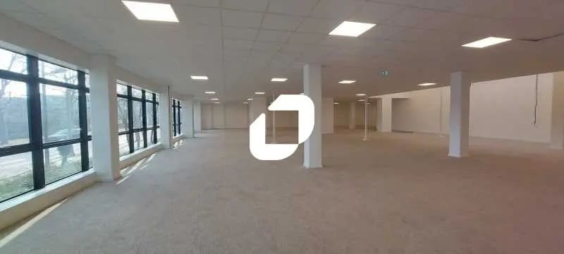 Office in Saint-Denis to rent Interior Photo- Image 1 of 11