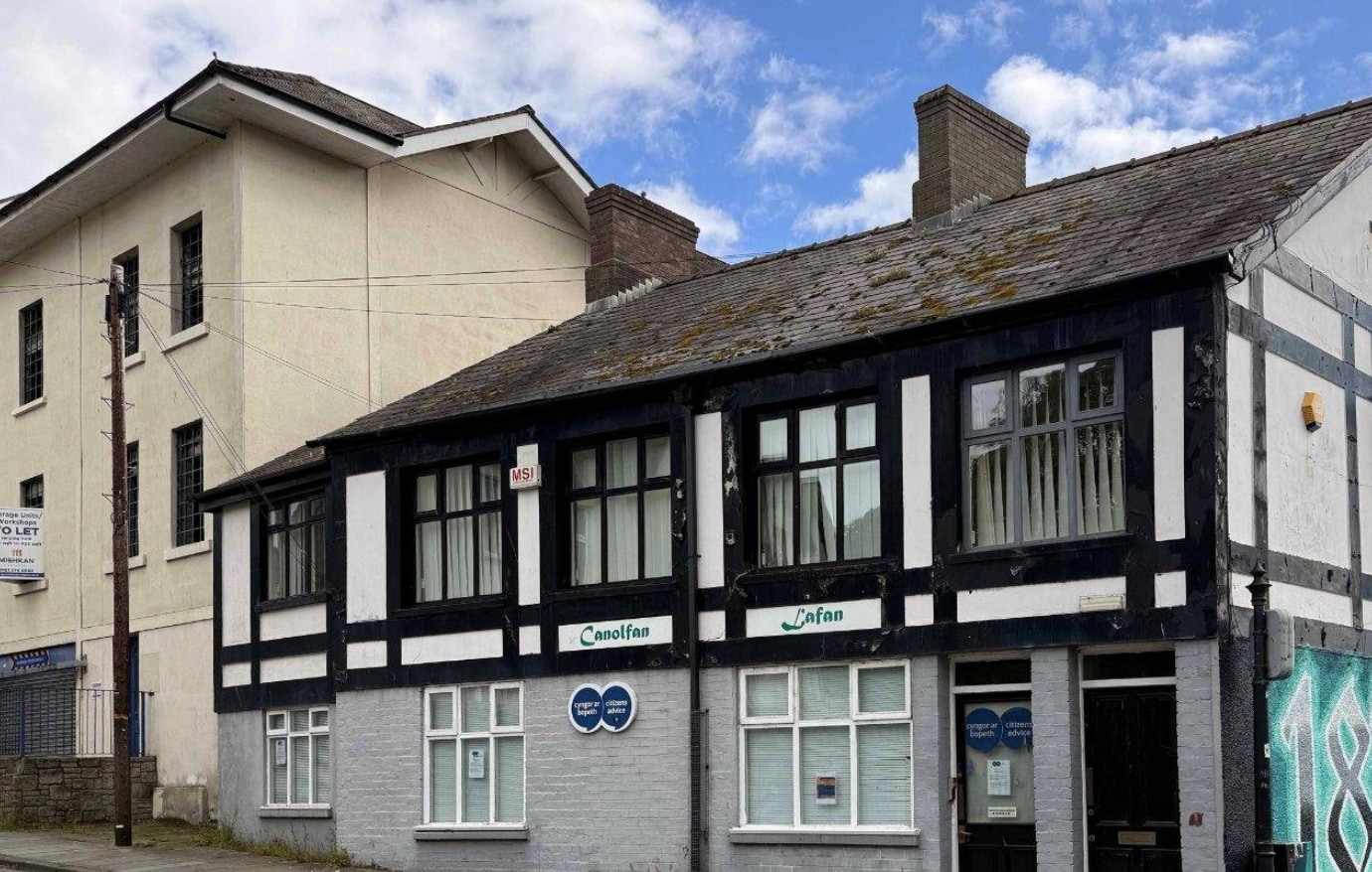 Glanrafon, Bangor to rent Interior Photo- Image 1 of 4