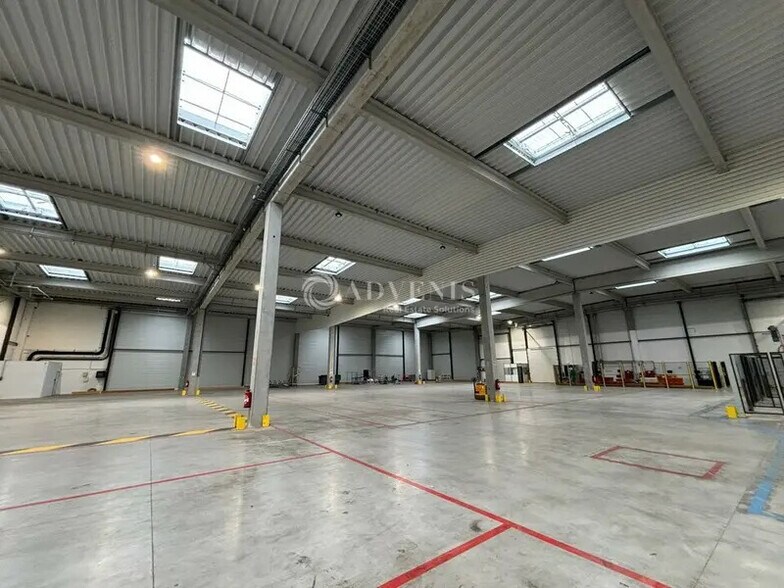 Light Industrial in Sucy-en-Brie to rent - Building Photo - Image 2 of 7