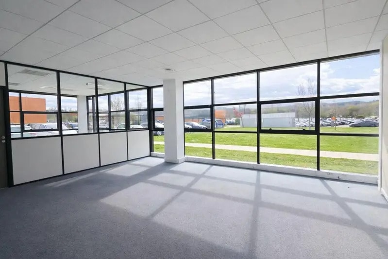 Office in Saint-Priest to rent - Building Photo - Image 3 of 13