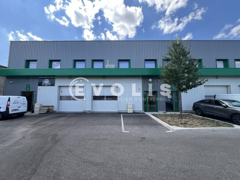 12 Rue Léopha, Mions to rent - Building Photo - Image 2 of 11