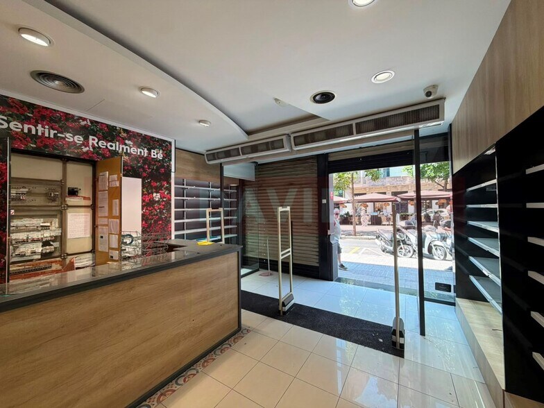Retail in Barcelona, Barcelona to rent - Interior Photo - Image 3 of 4